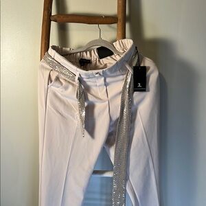 JL Cream Pants with Silver Belt